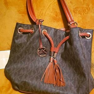 Micheal Kors large bag/Saturday sale